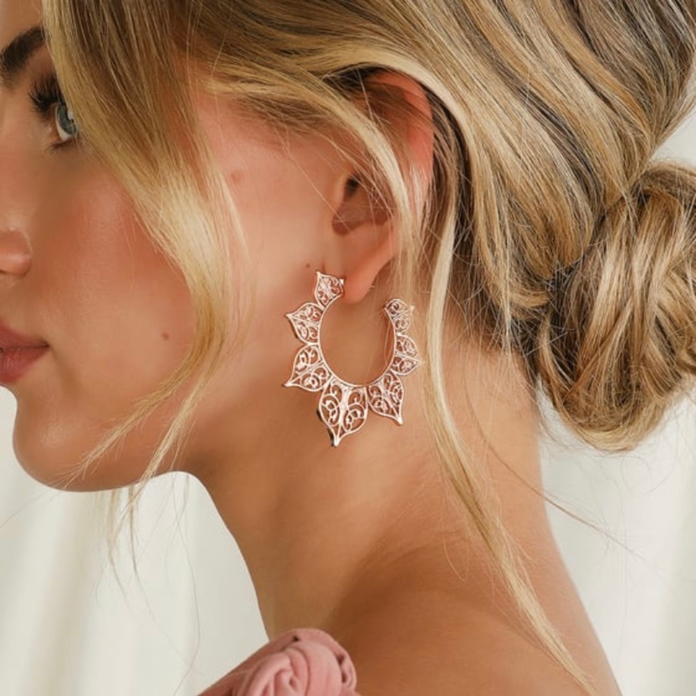 Lulu’s Mullen Rose Gold Hoop Earrings